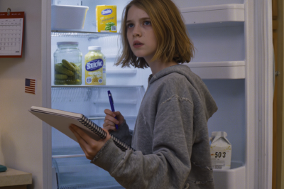 MY MOM POSTED A SELFIE FROM PARIS WHILE I ATE DRY CEREAL IN THE DARK, BUT SHE DIDN’T KNOW I WAS USING MY PHONE TO FILM THE EVIDENCE THAT WOULD TURN HER “HAPPY HOMECOMING” INTO A CRIME SCENE.